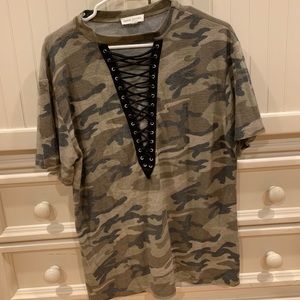 Camo lace up tee